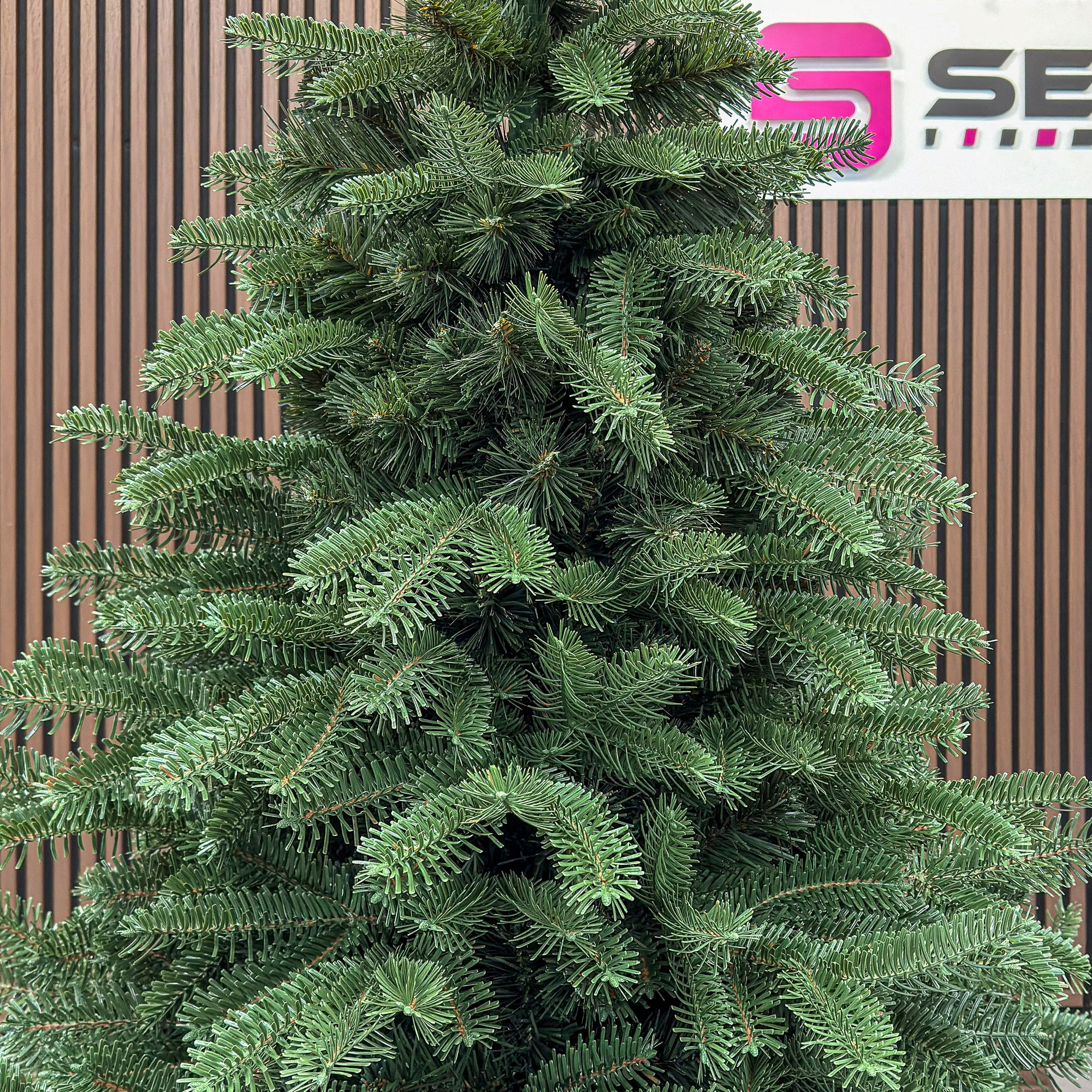 Brad artificial Christmas Deluxe by Sersimo, Norvegia verde, mix 2D+3D, 180 cm