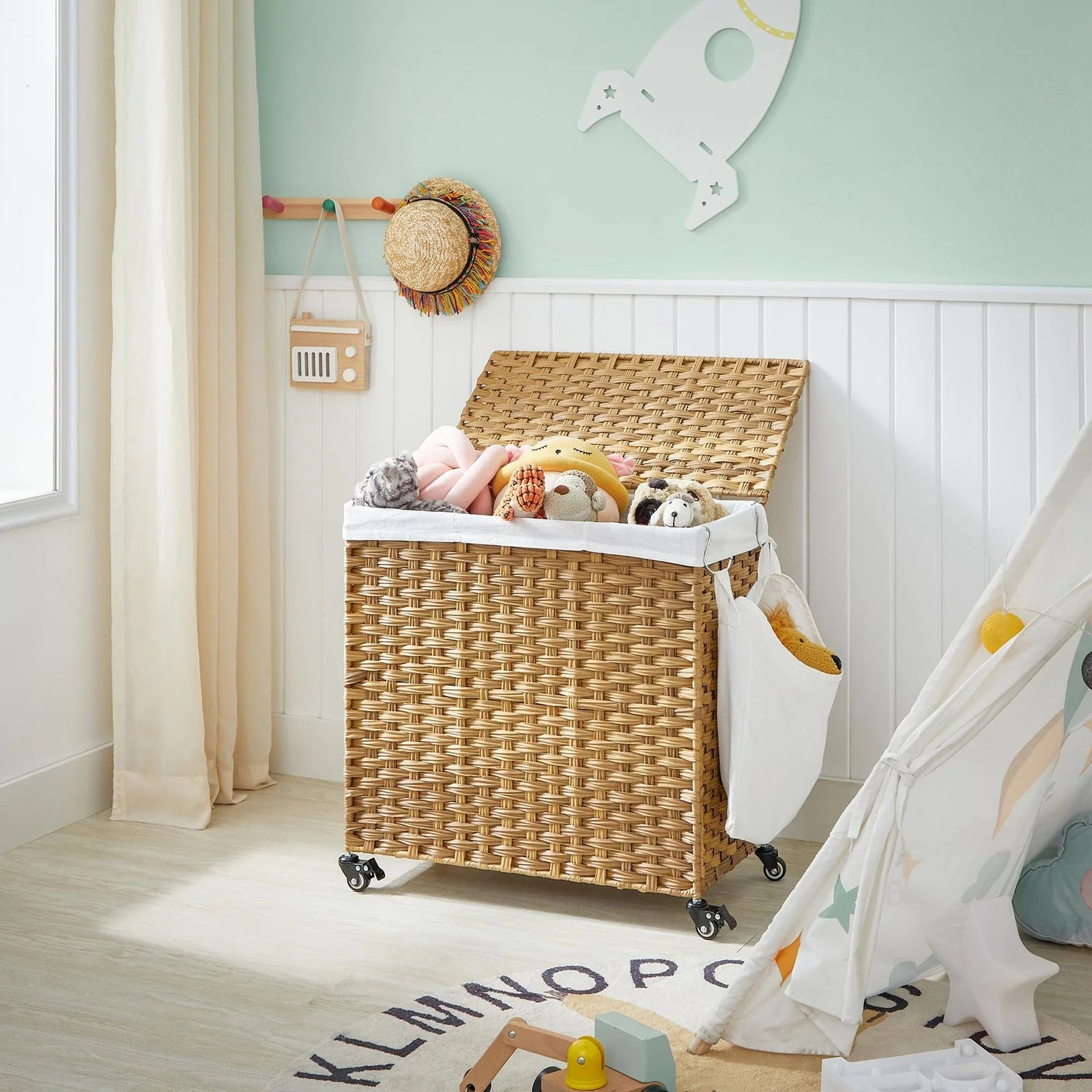 SONGMICS Cos de rufe tesut manual, cu captuseala detasabila lavabila, 3 compartimente, stil ratan, 140 litri, 66x33x60 cm, maro
