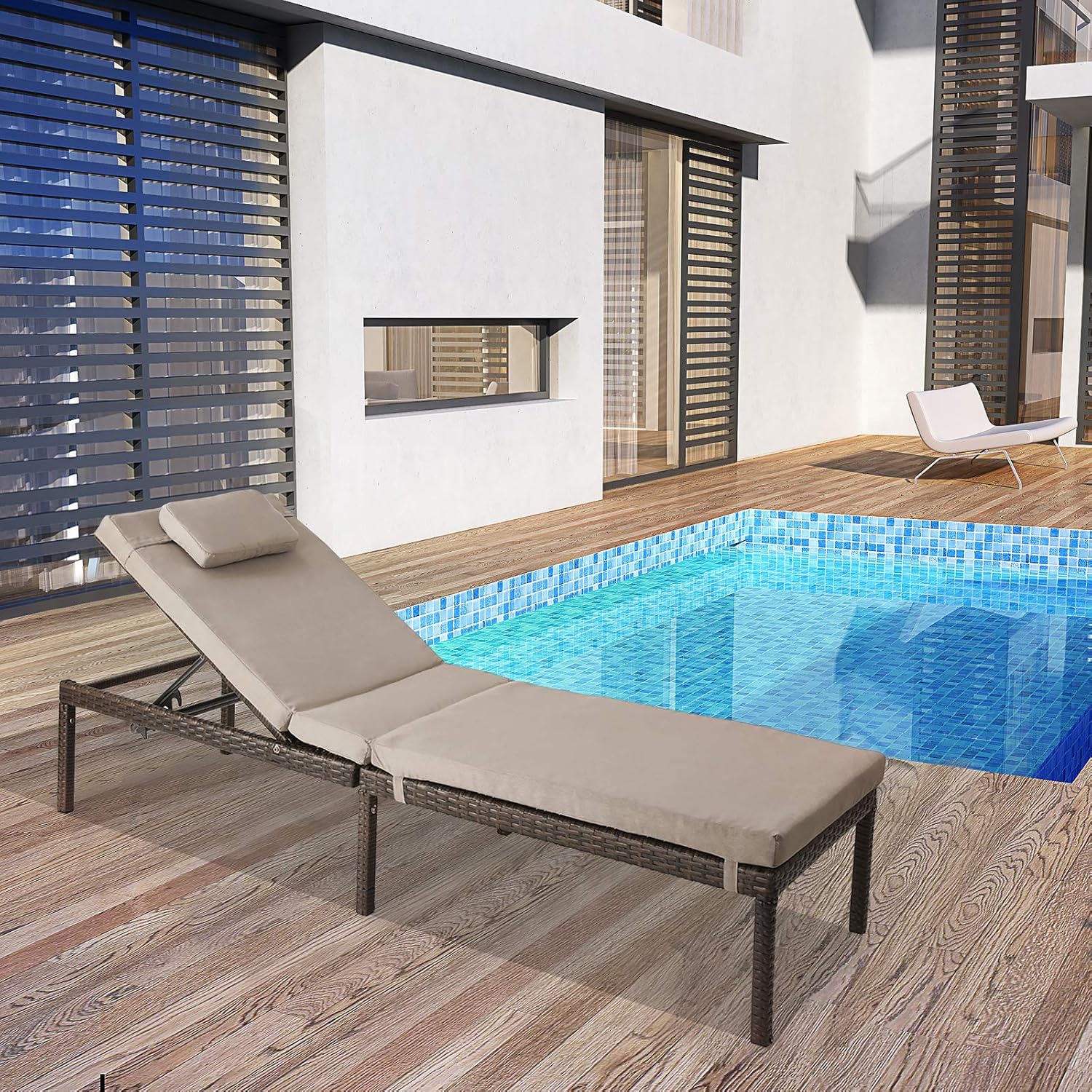 SONGMICS Sezlong gradina cu saltea groasa si tetiera, ratan PE si metal, maxim 150 kg, 195x65x40 cm, maro