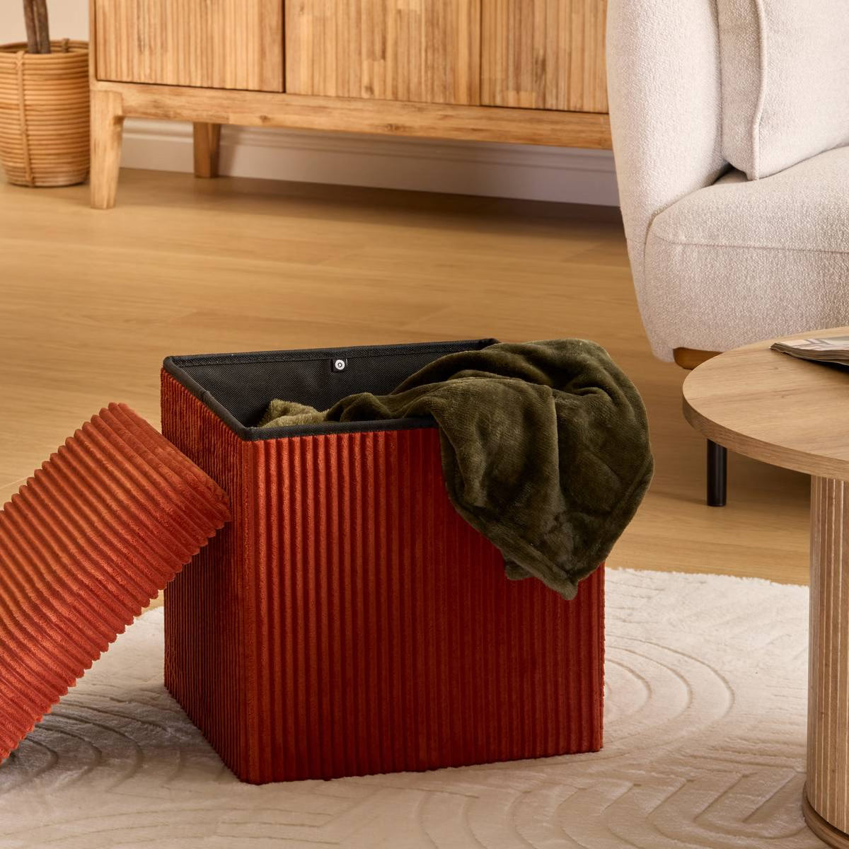 Taburet pliabil Atmosphera Arum din material tip catifea raiat, 38x38x38 cm, ambra