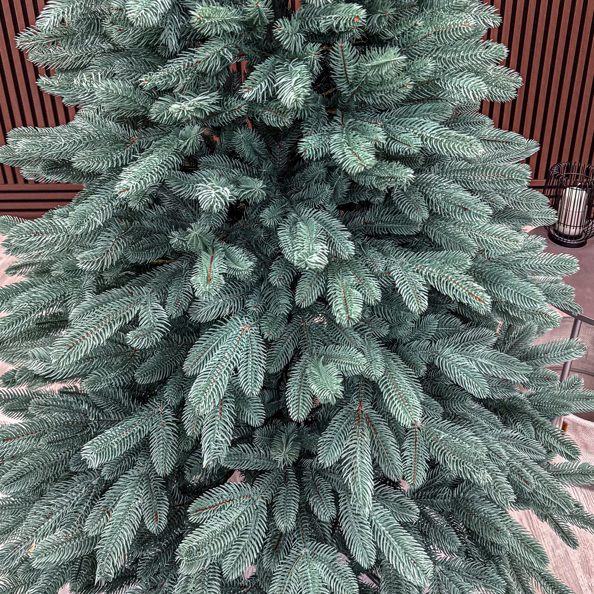Brad artificial Christmas Deluxe by Sersimo, Laponia Select argintiu, integral 3D, 180cm