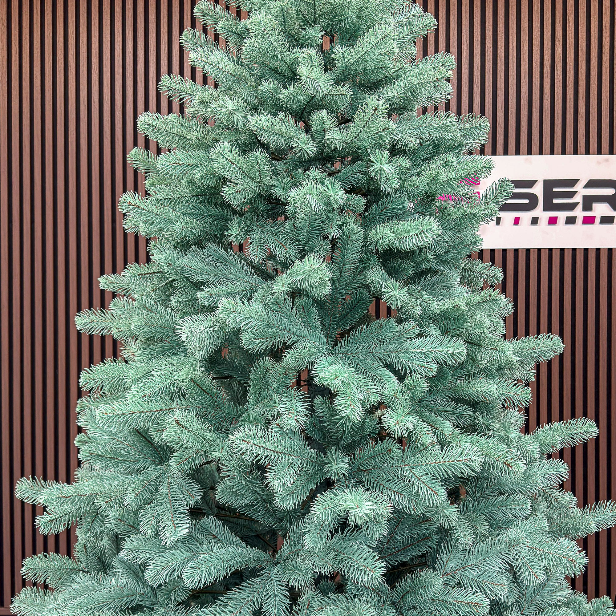 Brad artificial Christmas Deluxe by Sersimo, Kovalivska argintiu, 3D, 250 cm