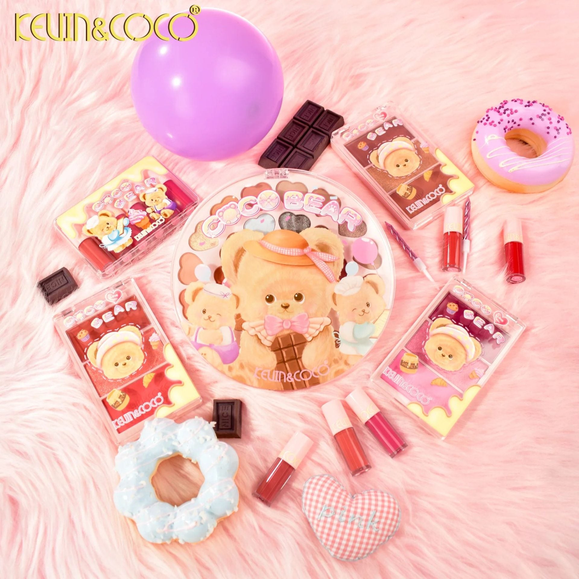 Paleta Fard de Obraz, Kevin&Coco, 3 Nuante, Blush, Iluminator, Textură Fină, Efect Natural, Finish Mat si Sidefat, pentru Toate Tipurile de Ten, Model 3, Dimensiune 6.7 x 1.5 x 11 cm, Cantitate 71.7g, Roz