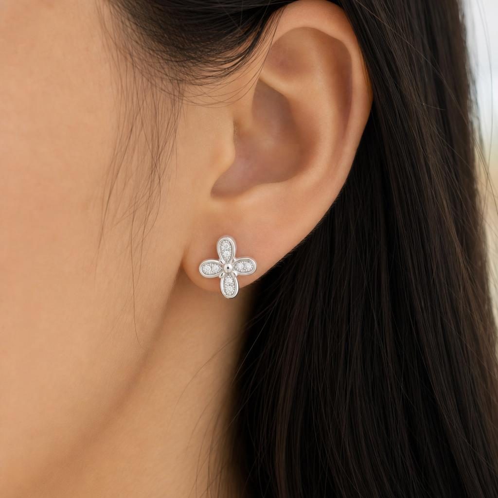 Cercei Tip Stud din Argint 925, Model Fluture cu Aripi Decorate cu Pietre Stralucitoare, Sistem de Prindere cu Tija si Fluturas, Argintiu