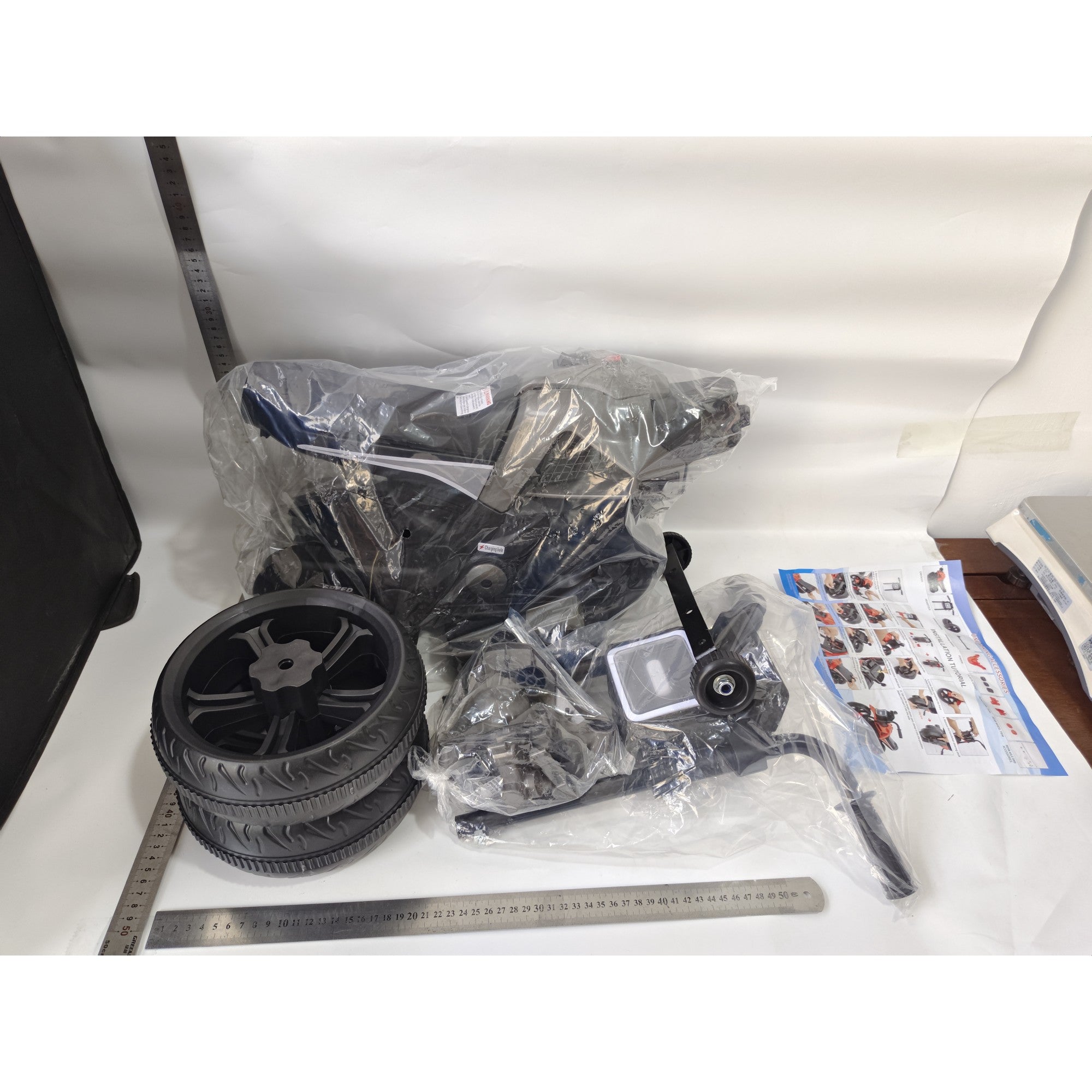Motocicleta Electrica cu 2 Roti Mari si 2 Roti Ajutatoare, Acumulator Incarcare, Anti-Rasturnare, Lumini, Muzica, Motor:380, Baterie 6V4.5, 41.5x70x34 cm, 4.5 Kg, 3 Ani+, Gri Negru