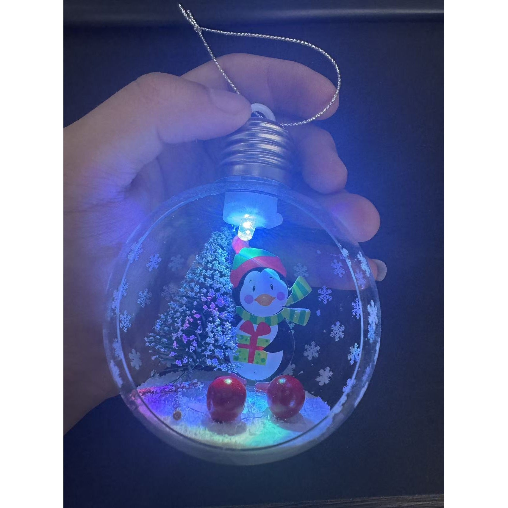 Glob de Craciun, cu LED, Model Pinguin, 10 x 5 x 3 cm, Multicolor