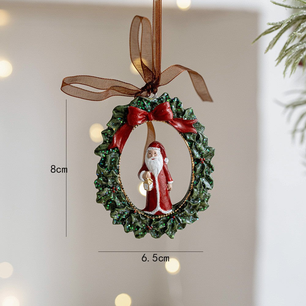 Decoratiune de Craciun, pentru Brad, Model Ghirlanda cu Mos Craciun, 8 x 6.5 cm, din Rasina, Multicolor
