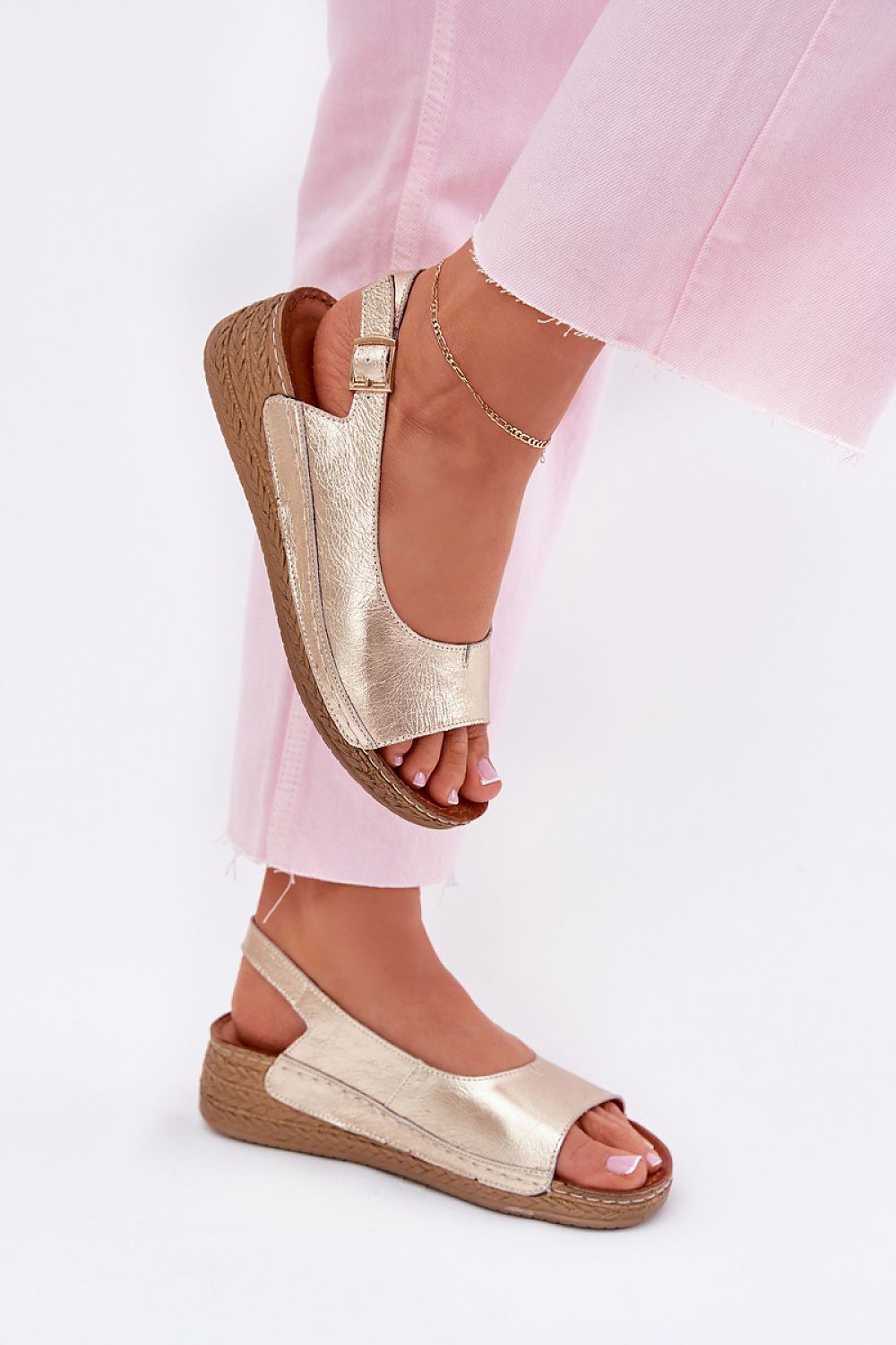 Sandale cu talpă tip pană model 215019 Step in style