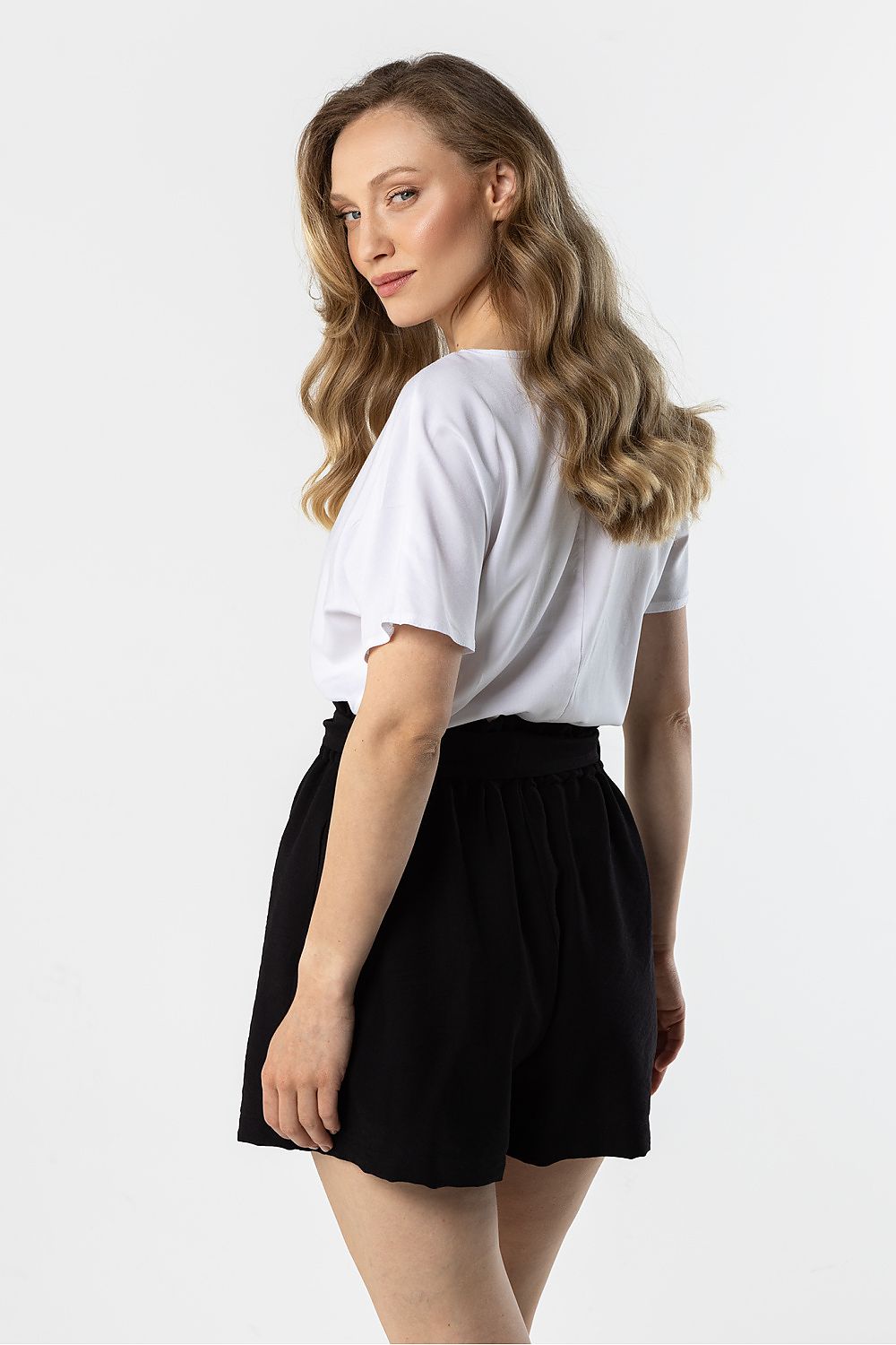 Pantaloni scurţi model 225326 awama
