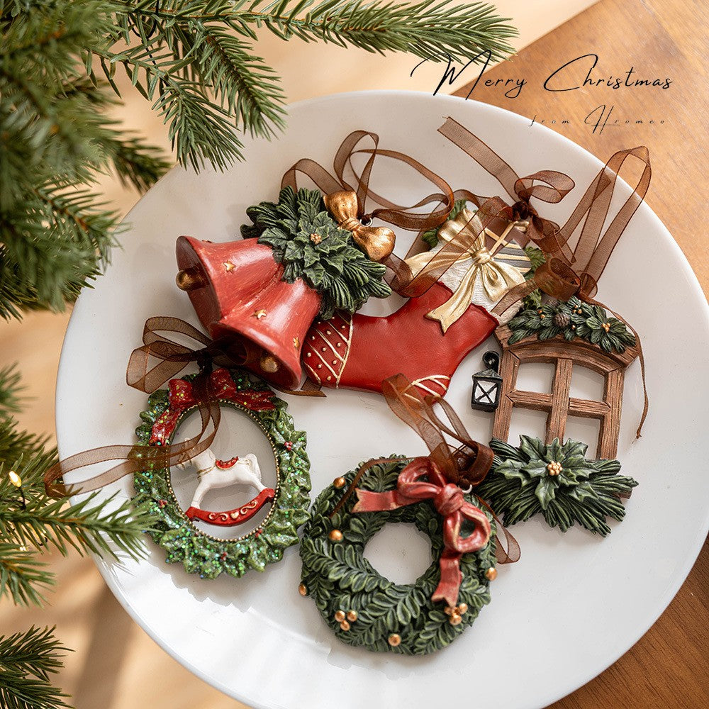 Decoratiune de Craciun, pentru Brad, Model Soseta, 10 x 6 cm, din Rasina, Multicolor