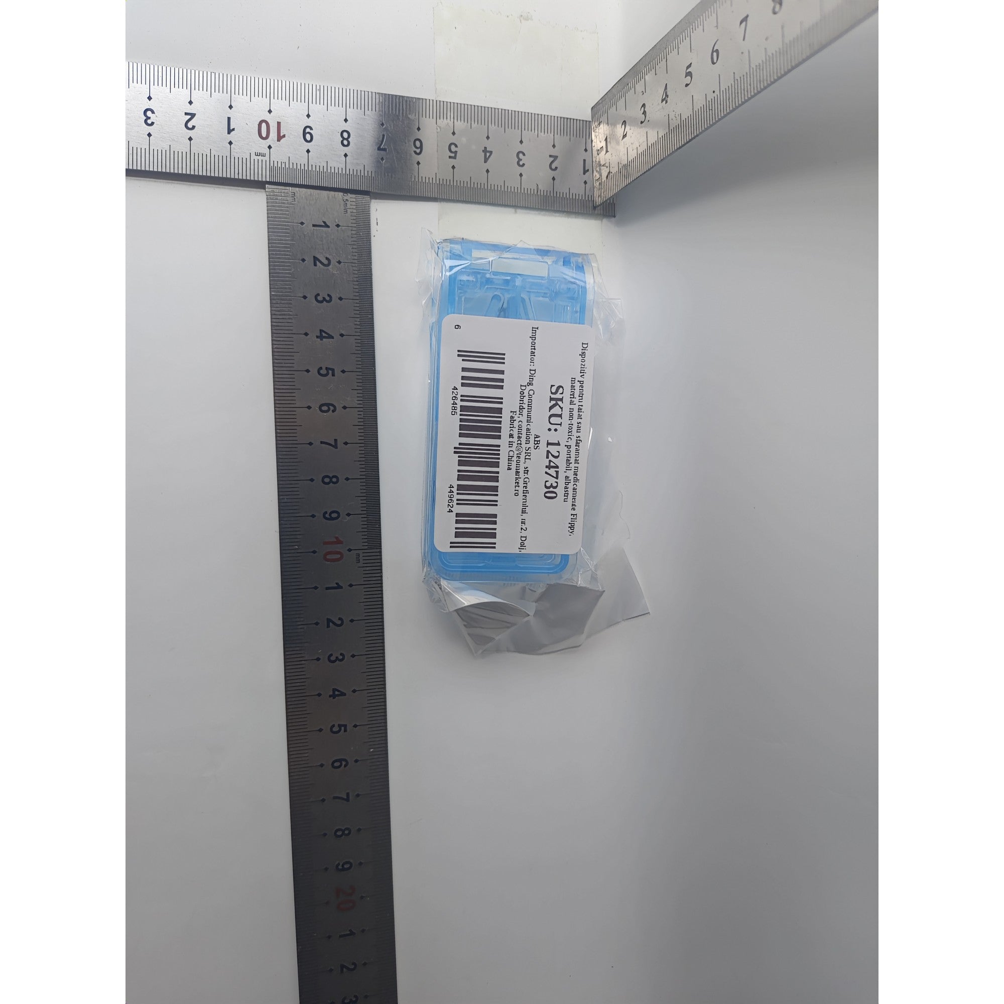 Dispozitiv pentru taiat sau sfaramat medicamente material non-toxic, portabil, albastru