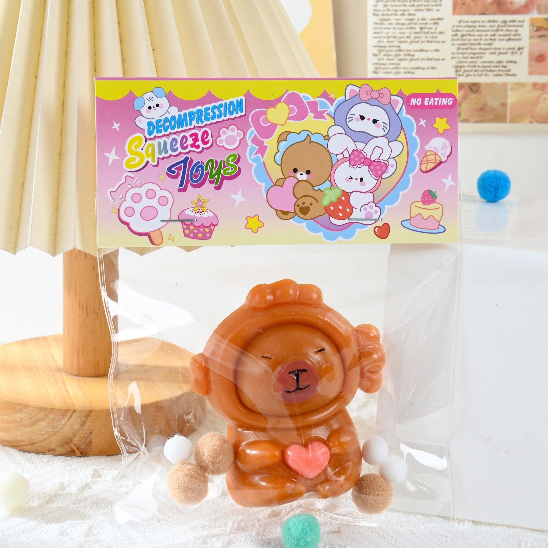 Jucarie Antistres Squishy, cu Revenire Lenta, Model Capybara cu Inima, 7.5cmx6.5 cm, din TPR, Ambalaj Transparent, Maro
