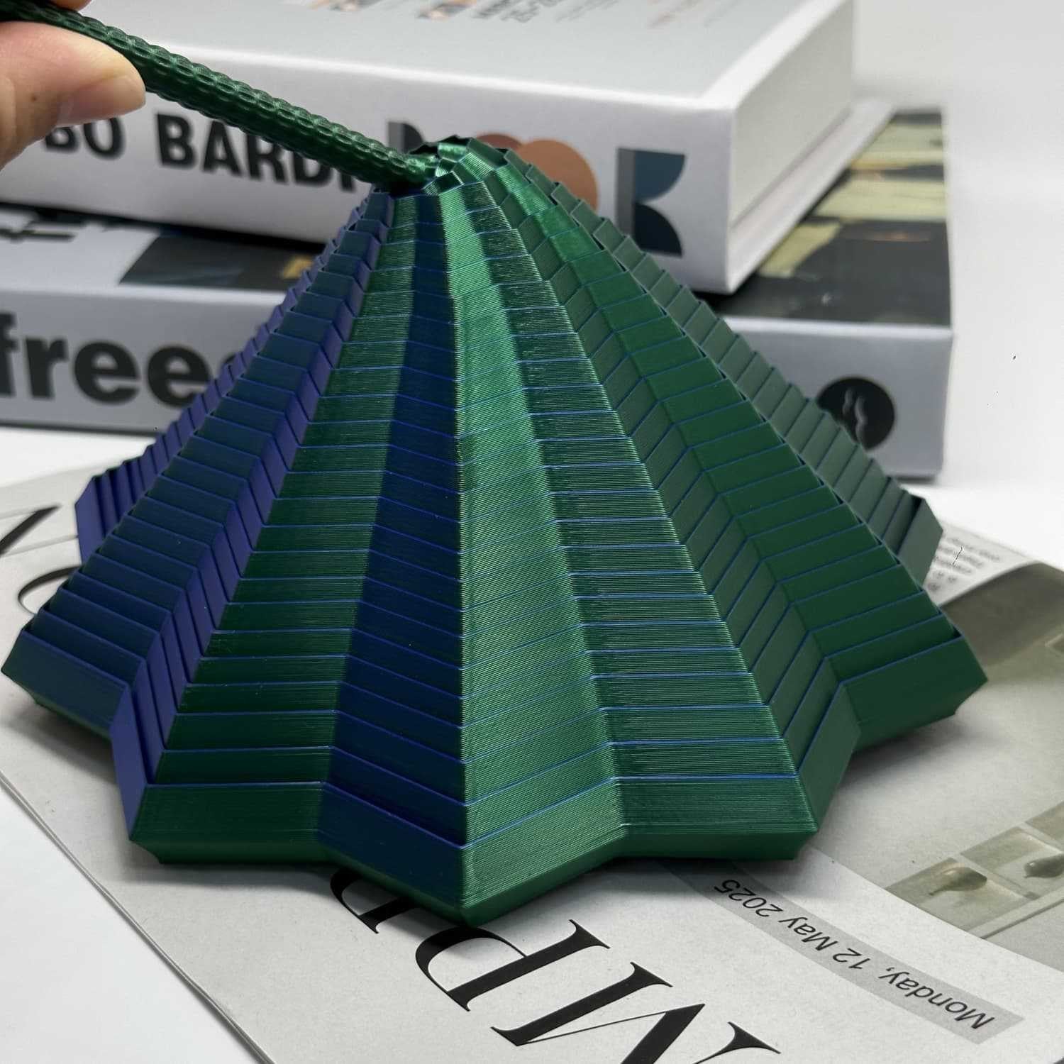 Jucarie Decompresie, Model Stea 3D, DuoChrome, Maner Spirala, Turn Magic Geometric, Multiple Forme, Anti-stress, 17 cm, Negru/Verde