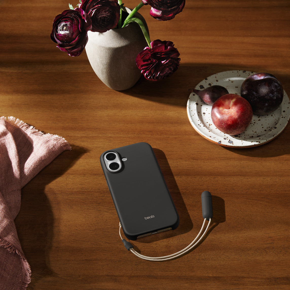BEATS CASE iPHONE 17 STRAP&STAND GY "MGY54LL/A"