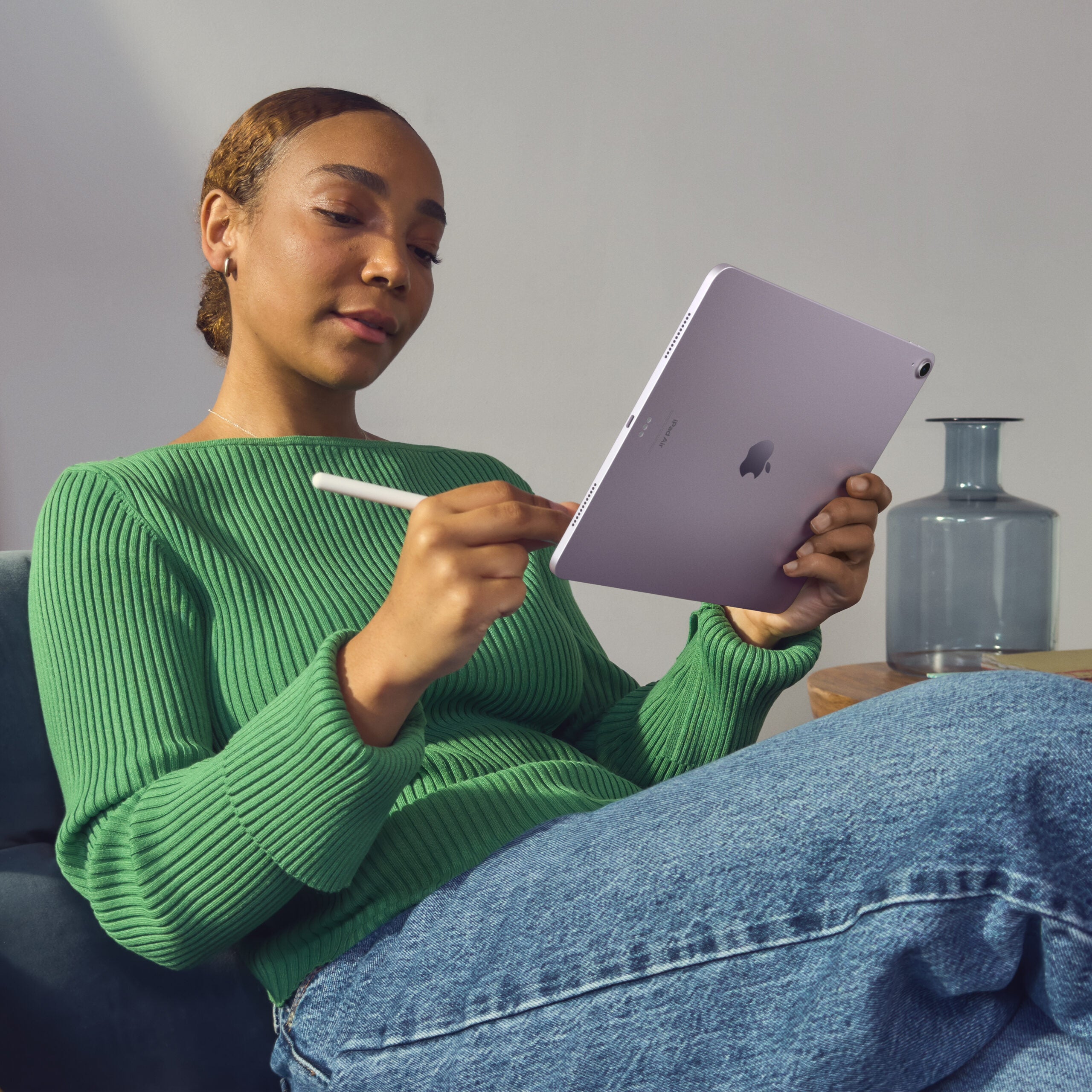 Tableta Apple iPad Air 11 (2024) + Cellular, Procesor Apple M2 Octa-Core, Ecran Liquid Retina Multi-Touch IPS 11", 8GB RAM, 512GB Flash, 12MP, Wi-Fi, Bluetooth, 5G, iPadOS (Argintiu) "MUXP3HC/A" (timbru verde 0.9 lei)