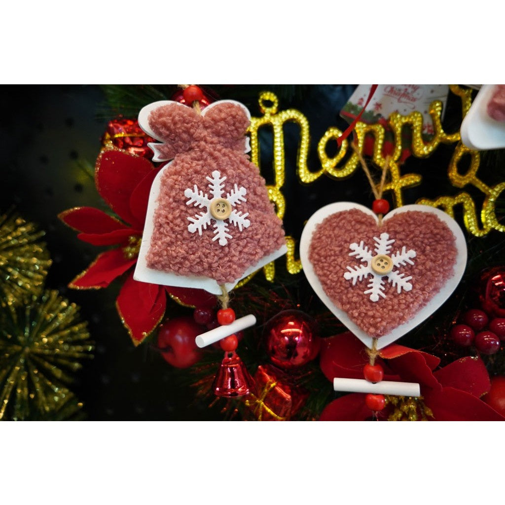 Ornament de brad broderie cu inima, roz, lemn, 18 cm