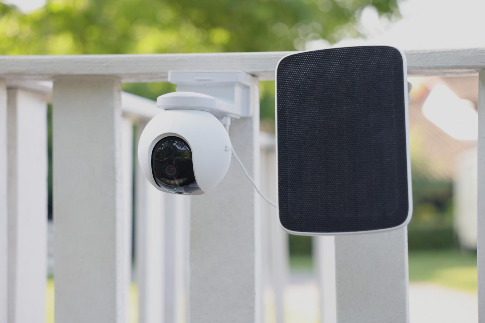 Camera 4G 3MP 2.8MM cu Panou Solar (Camera de supraveghere Ezviz EB8 4G + Panou solar E Rezolutie video: 2304 x...)