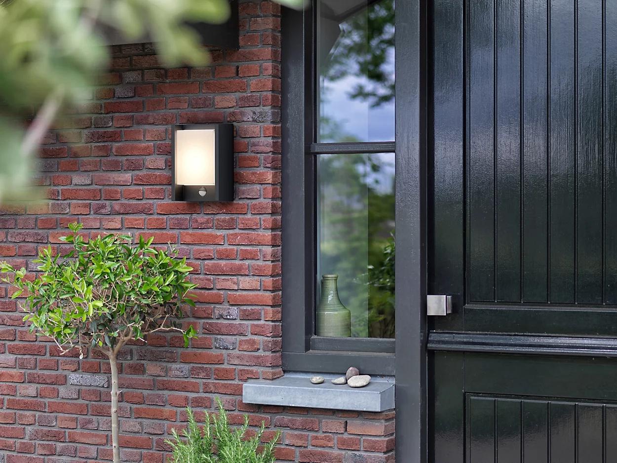 Aplica LED pentru exterior cu senzor de miscare Philips ARBOUR, 3.8W,800 lm, lumina calda (2700K), IP44, 220x76x165mm, Antracit