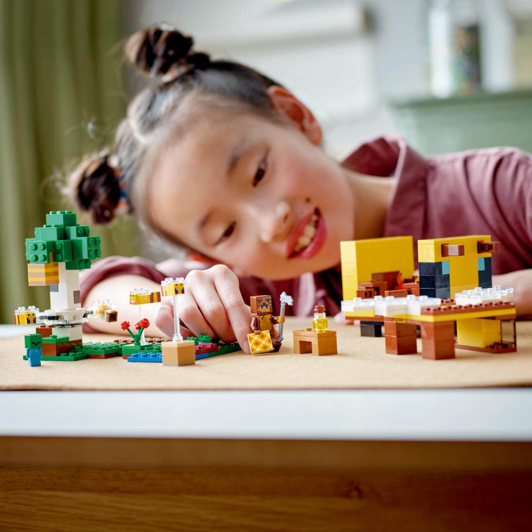 Casuta Albinelor, Lego 21241