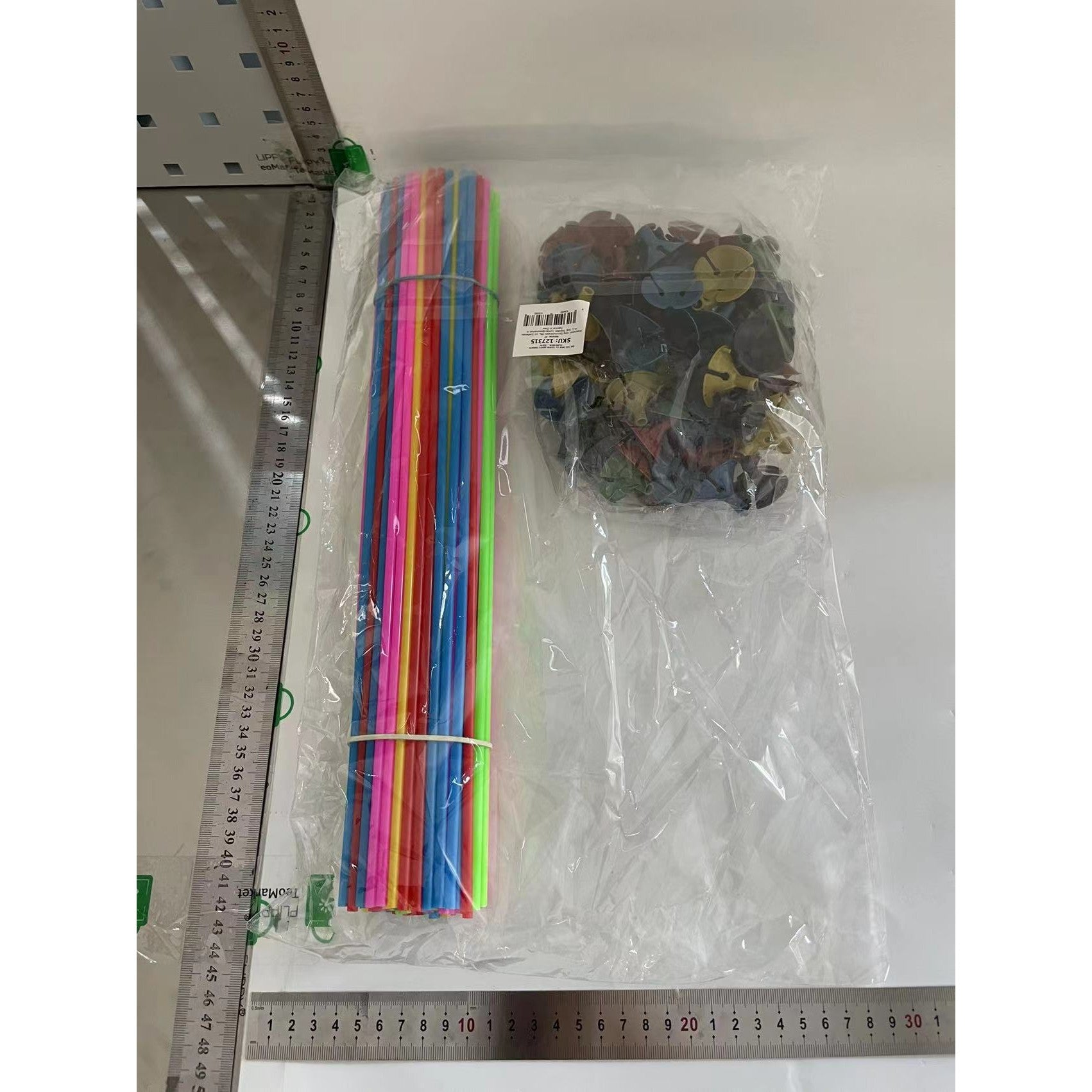 Set 100 Bete cu Rozete pentru Baloane, Suporturi de plastic, Usor de instalat, Reutilizabil, Pentru aniversare, Nunta, Ziua de Nastere, Decorar, 40 cm, Multicolore