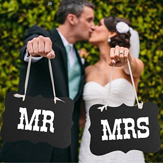 Set 2 Bannere, cu Agatatoare, Tematica Nunta, Pancarde Model Mr si Mrs, Negru