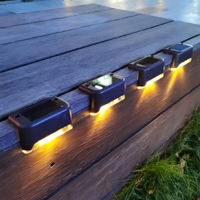 Set 4 Aplice Solare, Lumina LED-uri, IP65, din ABS+PC, 8-10 h Iluminare, Baterie 1.2 V 600 mAh, Montare pe Trepte/Borduri, Lumina Alb Cald, 7.9 x 5 cm, Negru