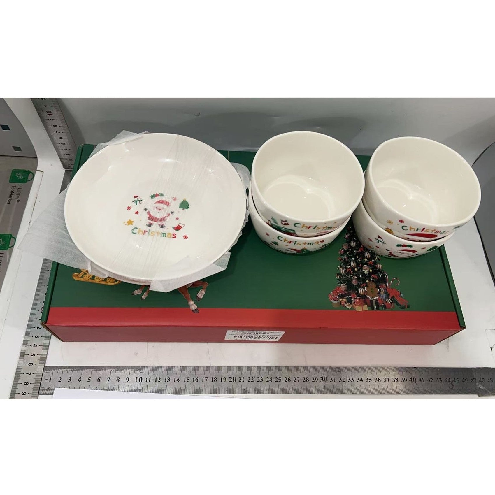 Set Vesela Festiva, Tema Craciun, 4 x Boluri 300 ml, 2 x Farfurii 18 x 3.4 cm, din Ceramica, Model 2, Multicolor