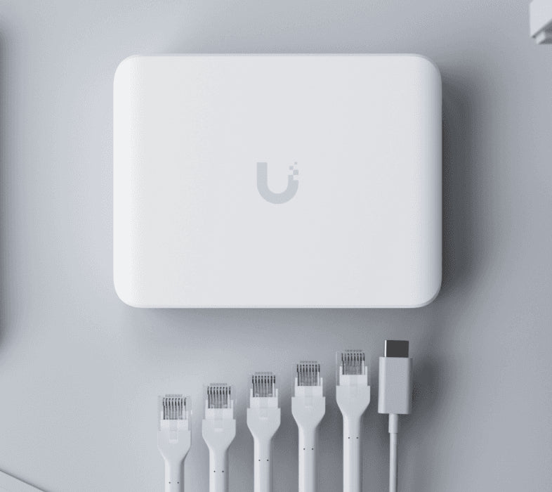 Ubiquiti 5-port 2.5G switch that can be powered with PoE or a USB-C adapter; 4x 2.5 GbE ports, 2.5 GbE PoE input port for power "USW-FLEX-2.5G-5-EU"
