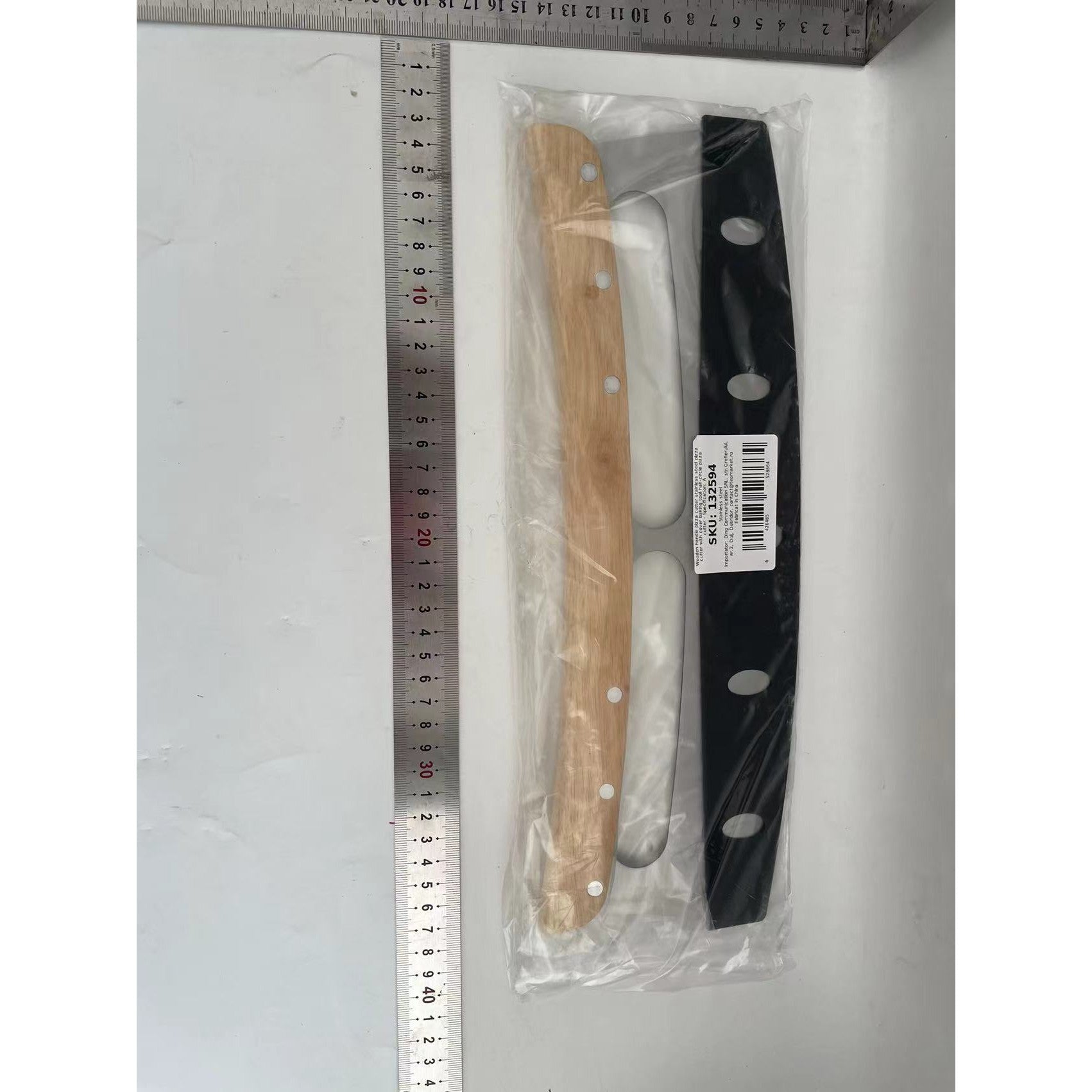 Taietor Feliator de Pizza, din Otel Inoxidabil, cu Capac, Maner din Lemn, Antialunecare, Lama Neteda si Ascutita, 34x10 cm, Maro
