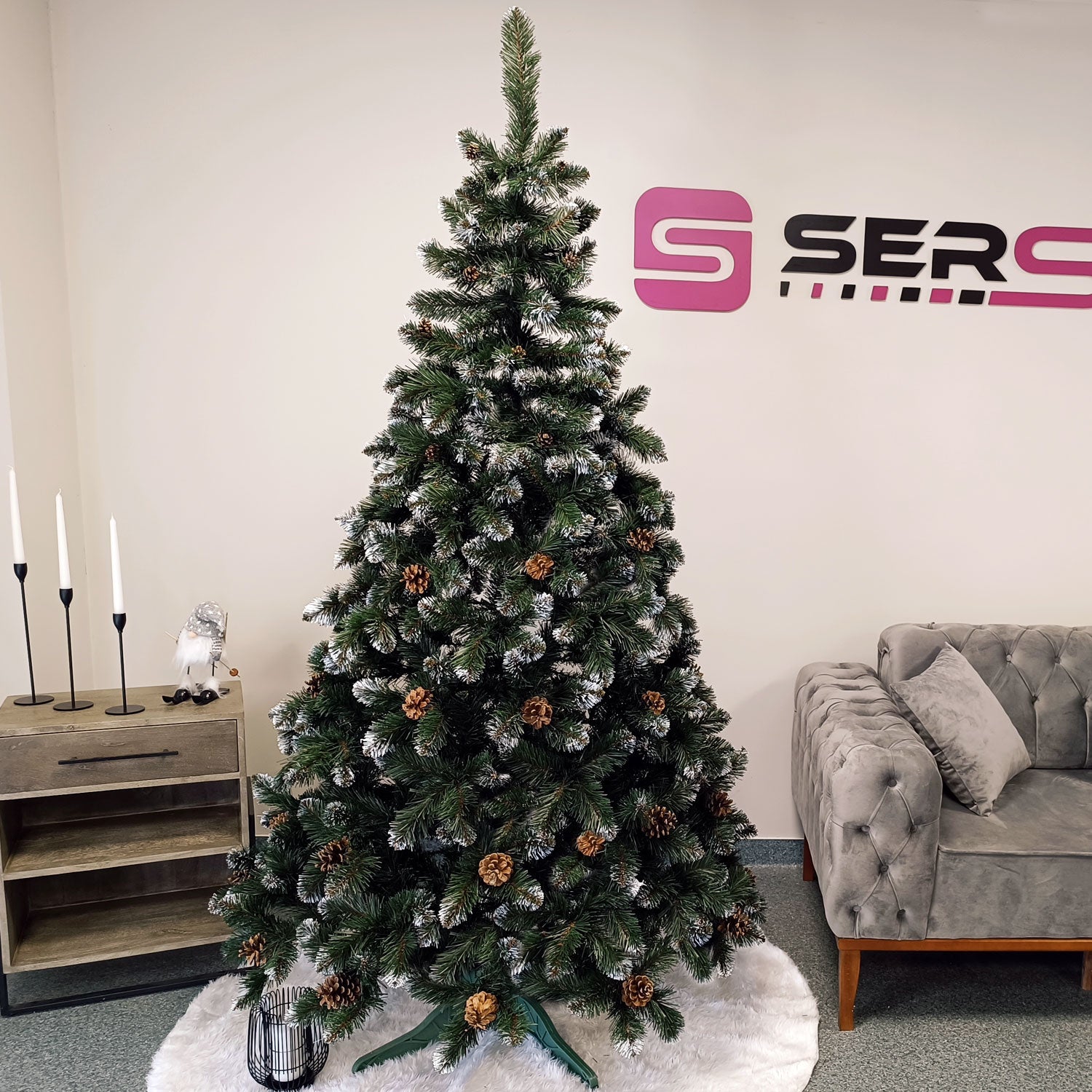 Brad artificial Christmas Deluxe by Sersimo, Lidia Nins cu conuri, 2D, 220cm