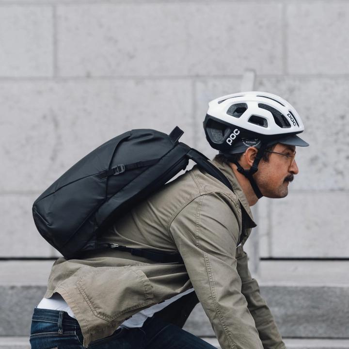 RUCSAC THULE 21, pt. notebook de max. 15.6 inch, 1 compartiment, buzunar frontal | buzunar lateral | buzunar dorsal, waterproof, nylon, negru, "TACTBP116 BLACK" 3205293