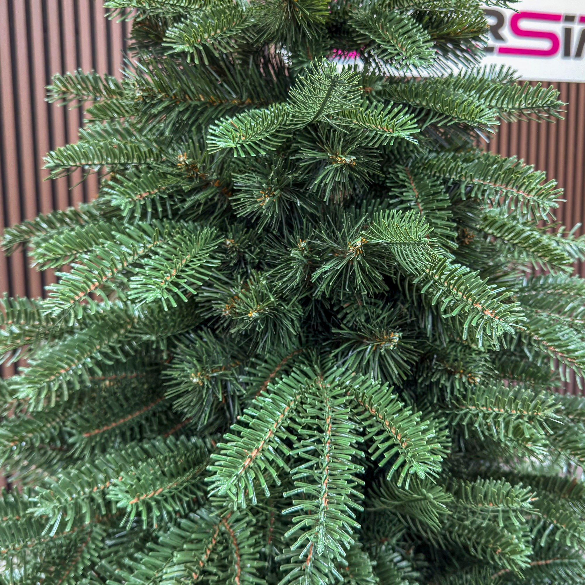 Brad artificial Christmas Deluxe by Sersimo, Norvegia verde, mix 2D+3D, 210 cm