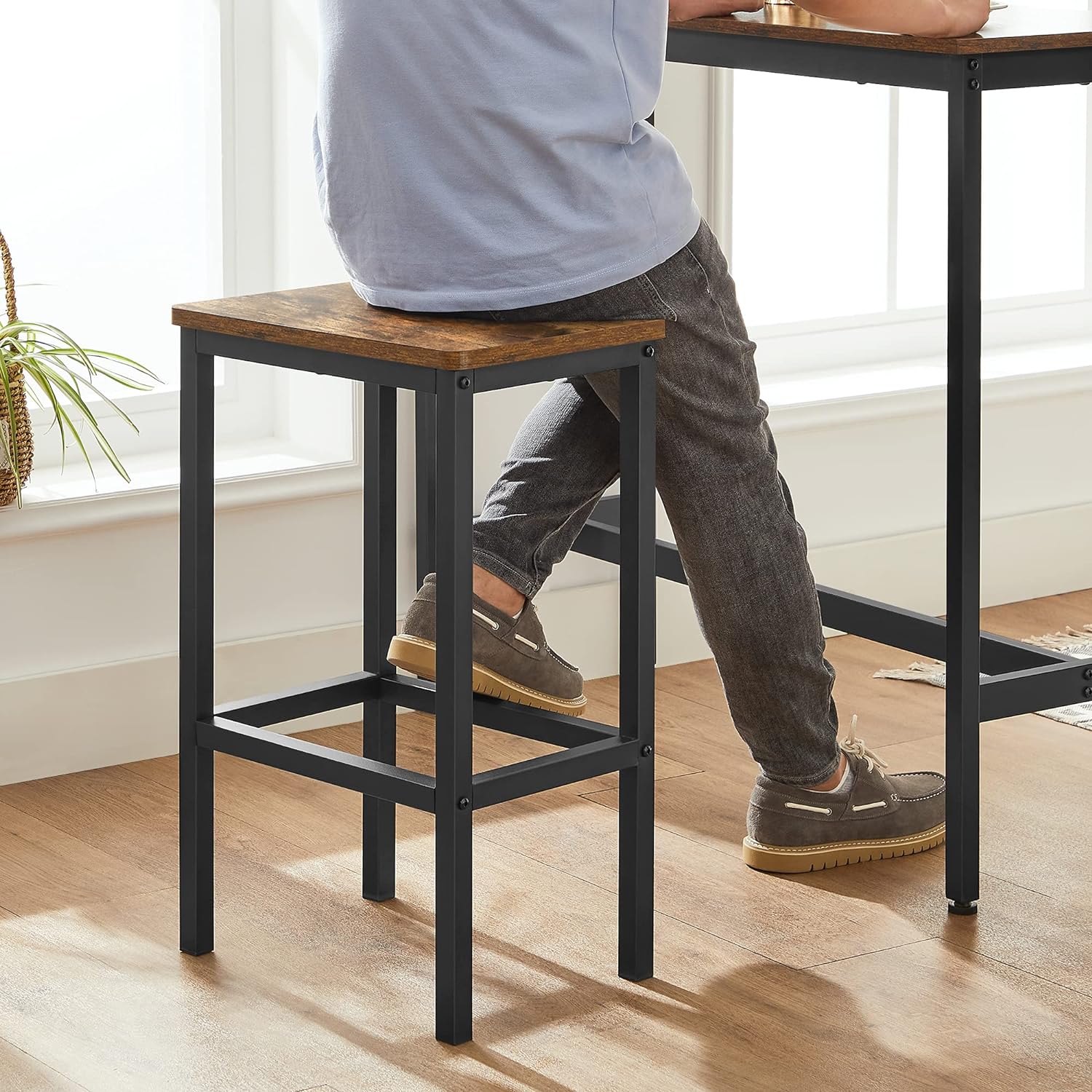 VASAGLE Set masa de bar cu 2 scaune, cadru din otel, blat lemn, design industrial, 100x40x90cm, maro rustic si negru