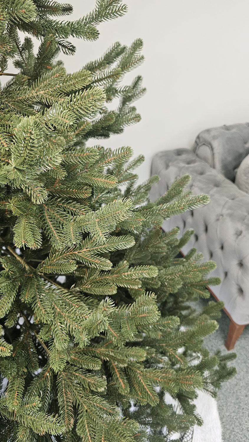Brad artificial Christmas Deluxe by Sersimo, Viena verde, 3D, 230cm