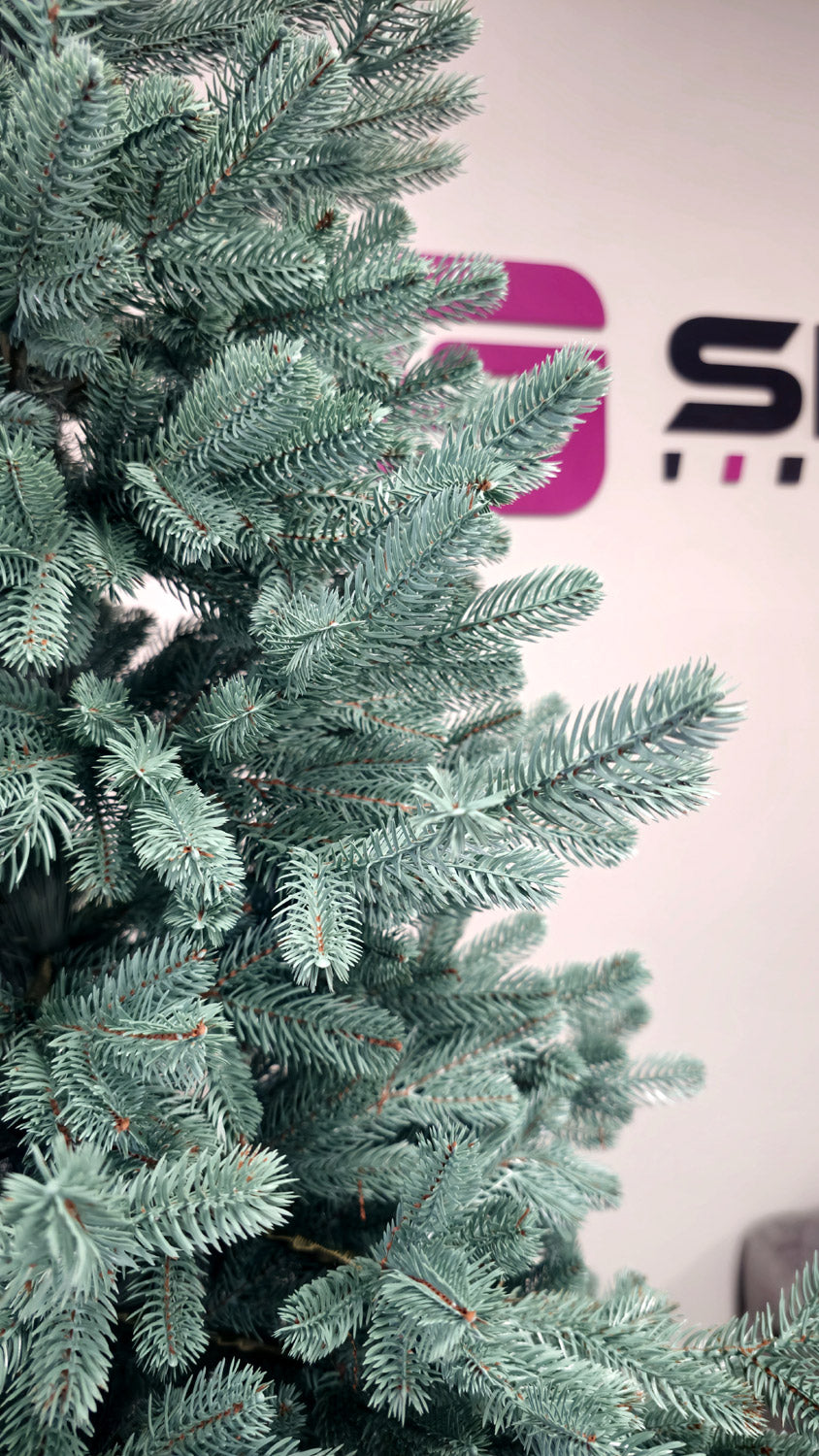 Brad artificial Christmas Deluxe by Sersimo, Viena Select argintiu, integral 3D, 210cm