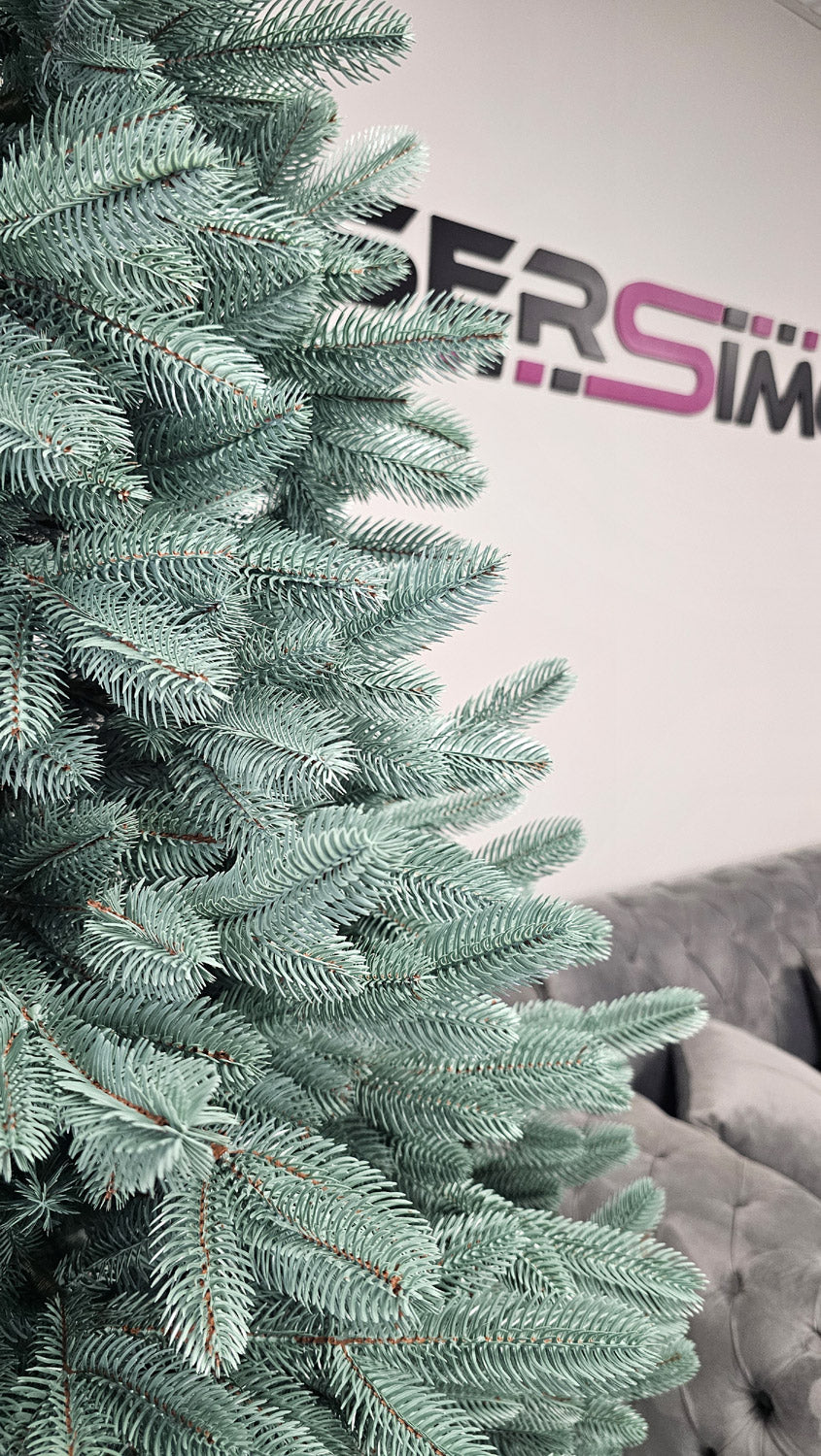 Brad artificial Christmas Deluxe by Sersimo, Laponia Select argintiu, integral 3D, 210cm