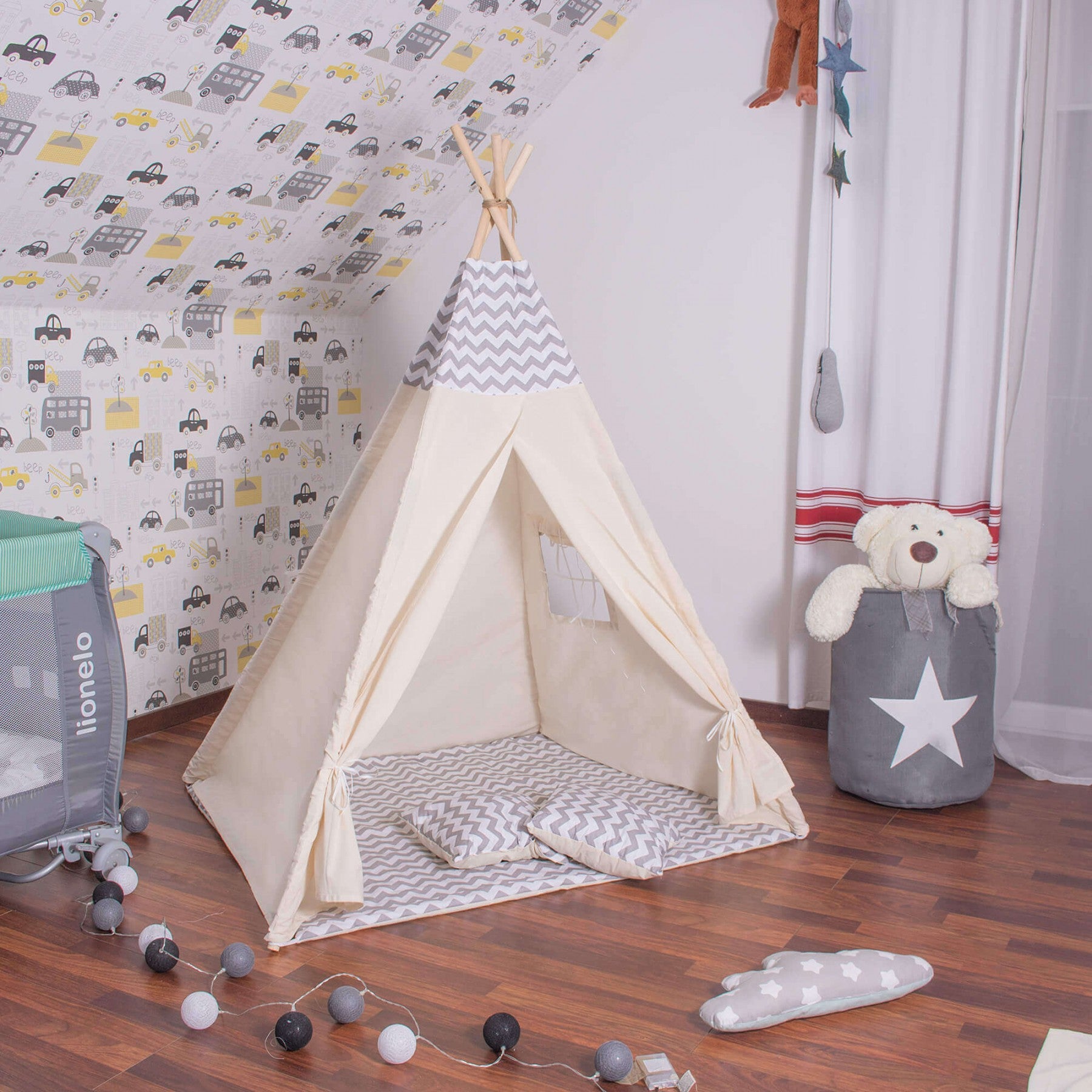 Cort copii Sersimo stil indian Teepee Tent cu fereastra, covoras gros si 2 perne, alb gri deschis zig zag