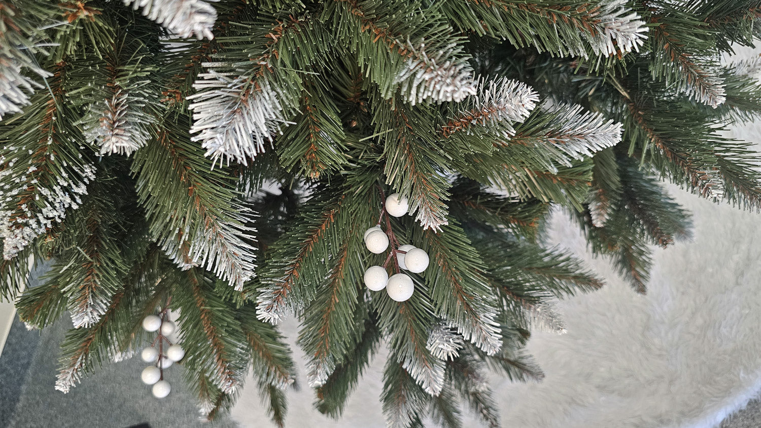 Brad artificial Christmas Deluxe by Sersimo, WhiteBerry, 2D, 180cm