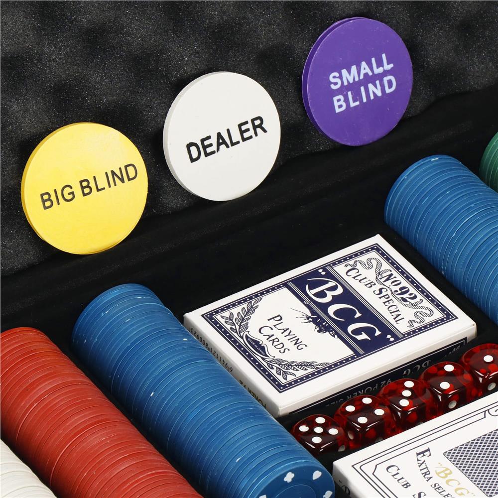 Set de Poker Complex cu 300 de jetoane, 2 seturi de carti, 5 zaruri, in servieta aluminiu