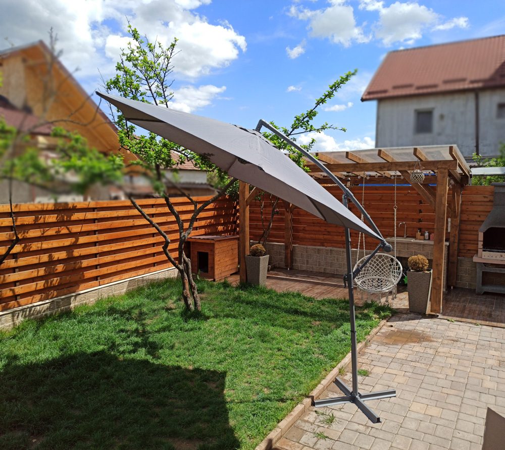 Umbrela suspendata cu brat lateral 300cm, GRI tip lalea