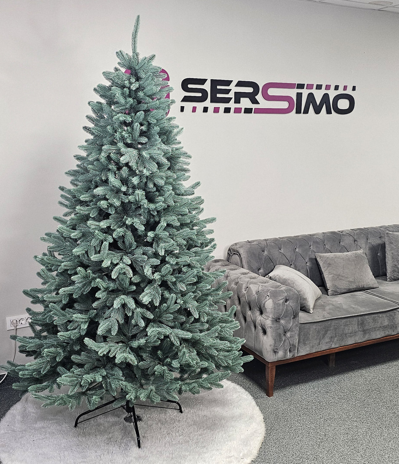 Brad artificial Christmas Deluxe by Sersimo, Laponia Select argintiu, integral 3D, 250cm