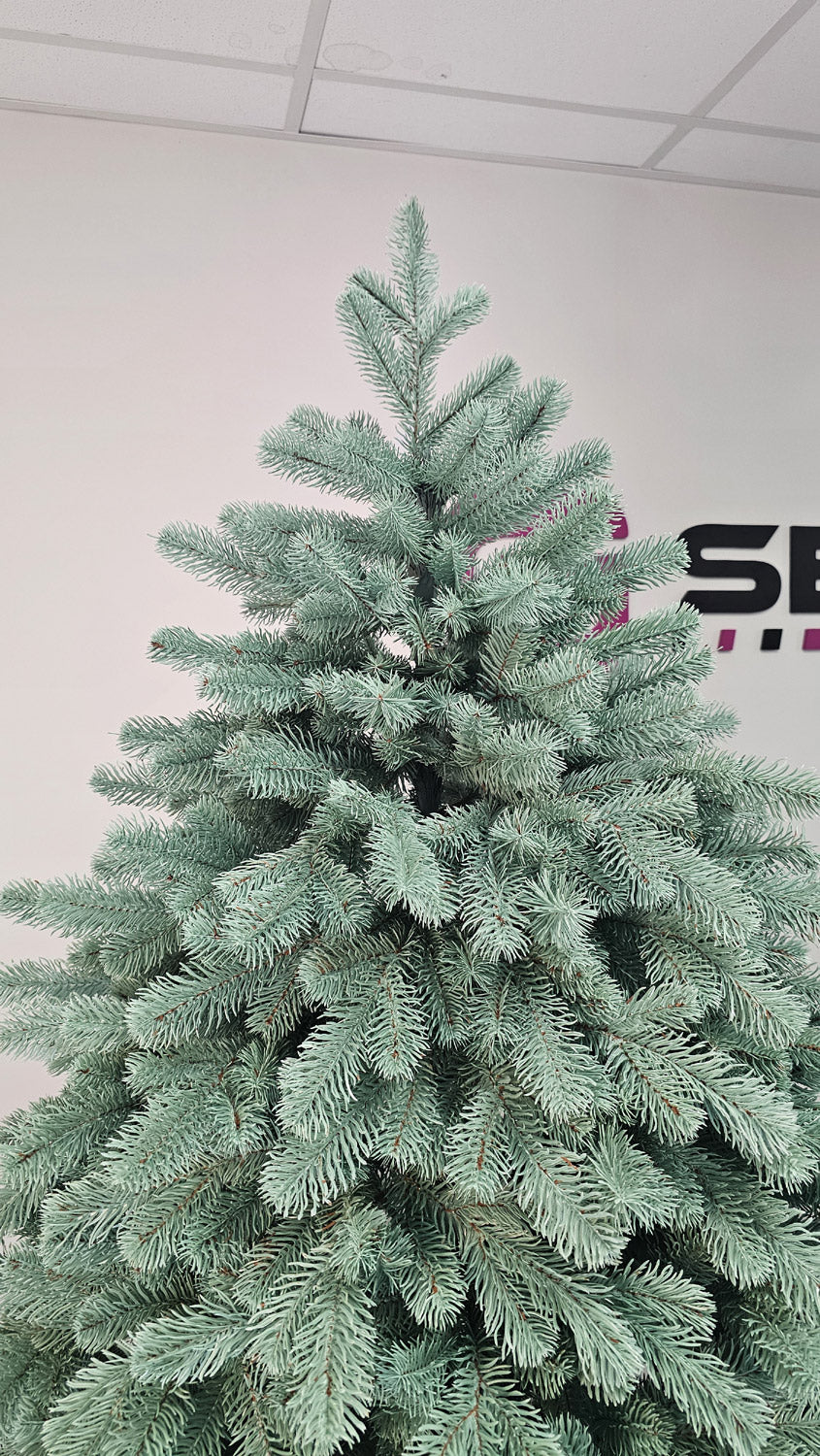 Brad artificial Christmas Deluxe by Sersimo, Kovalivska argintiu, 3D, 210 cm