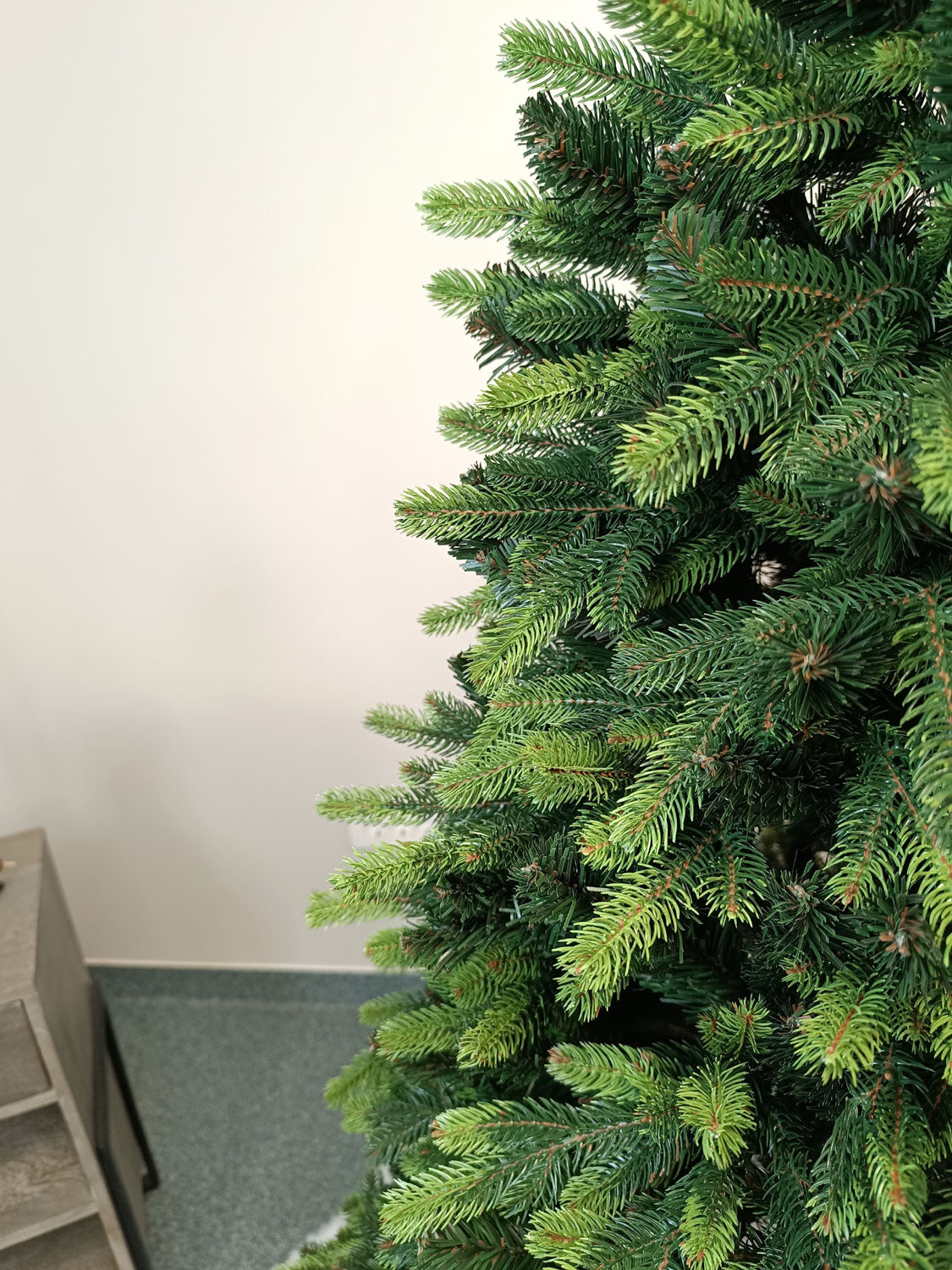 Brad artificial Christmas Deluxe by Sersimo, Carpati cu varfuri verzi, 2D+3D, 180cm