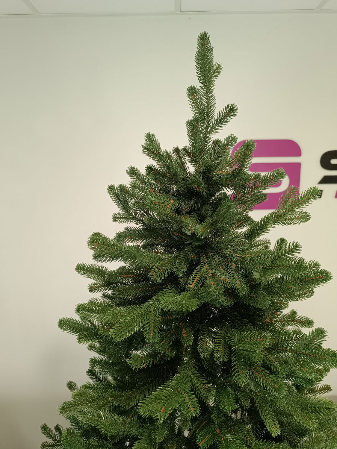 Brad artificial Christmas Deluxe by Sersimo, Viena verde, 3D, 180cm