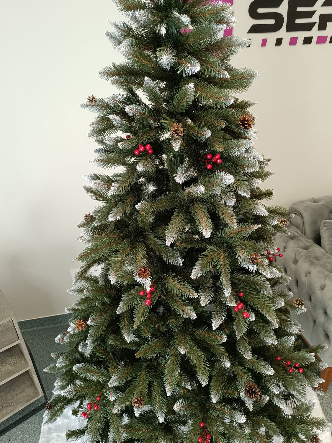 Brad artificial Christmas Deluxe by Sersimo, Frasin de Munte, 2D, 220cm