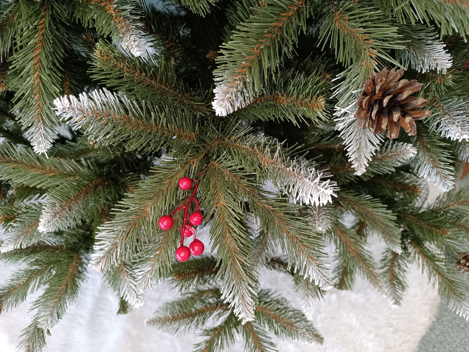 Brad artificial Christmas Deluxe by Sersimo, Frasin de Munte, 2D, 240cm