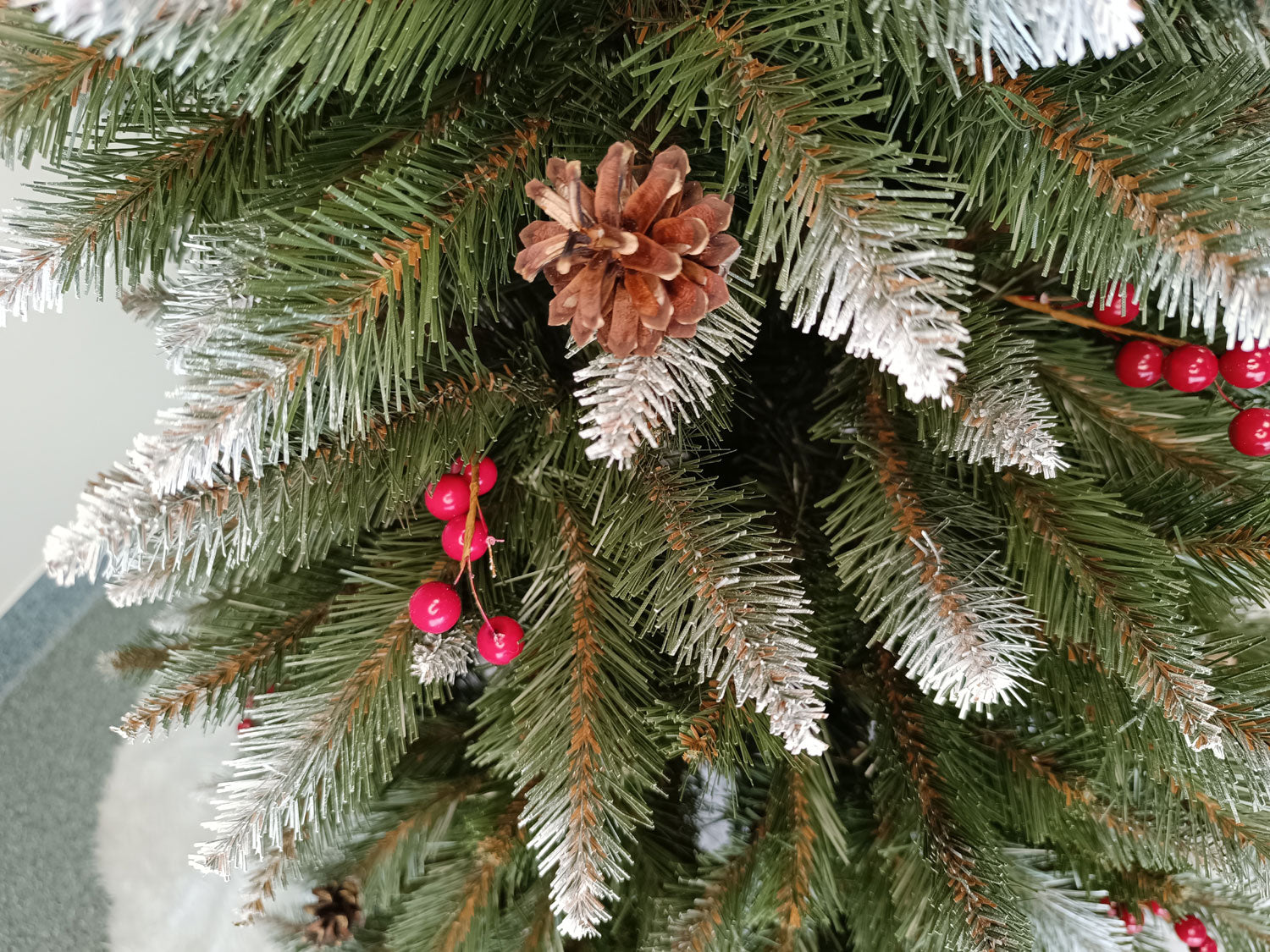 Brad artificial Christmas Deluxe by Sersimo, Frasin de Munte, 2D, 150cm