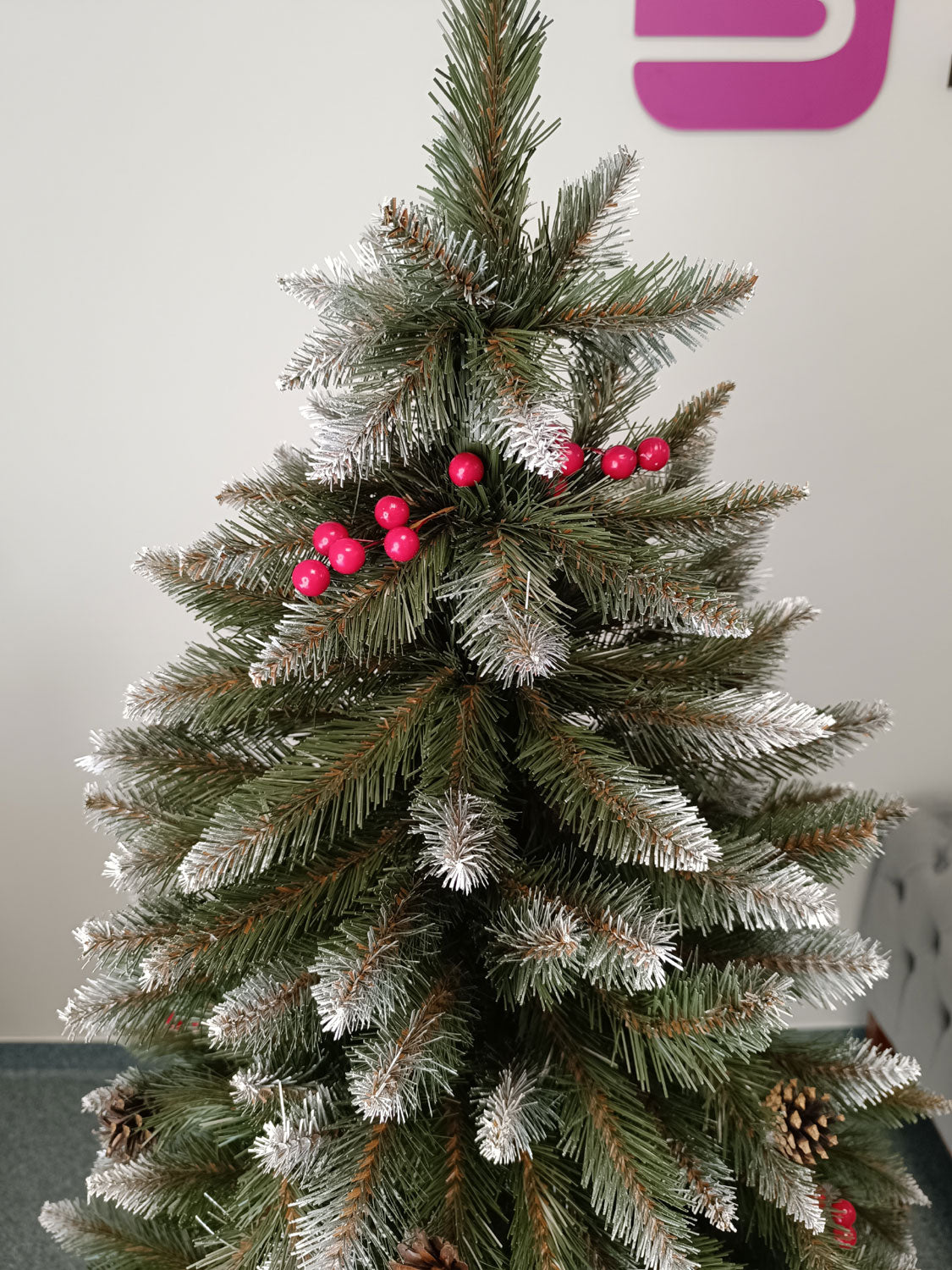 Brad artificial Christmas Deluxe by Sersimo, Frasin de Munte, 2D, 180cm