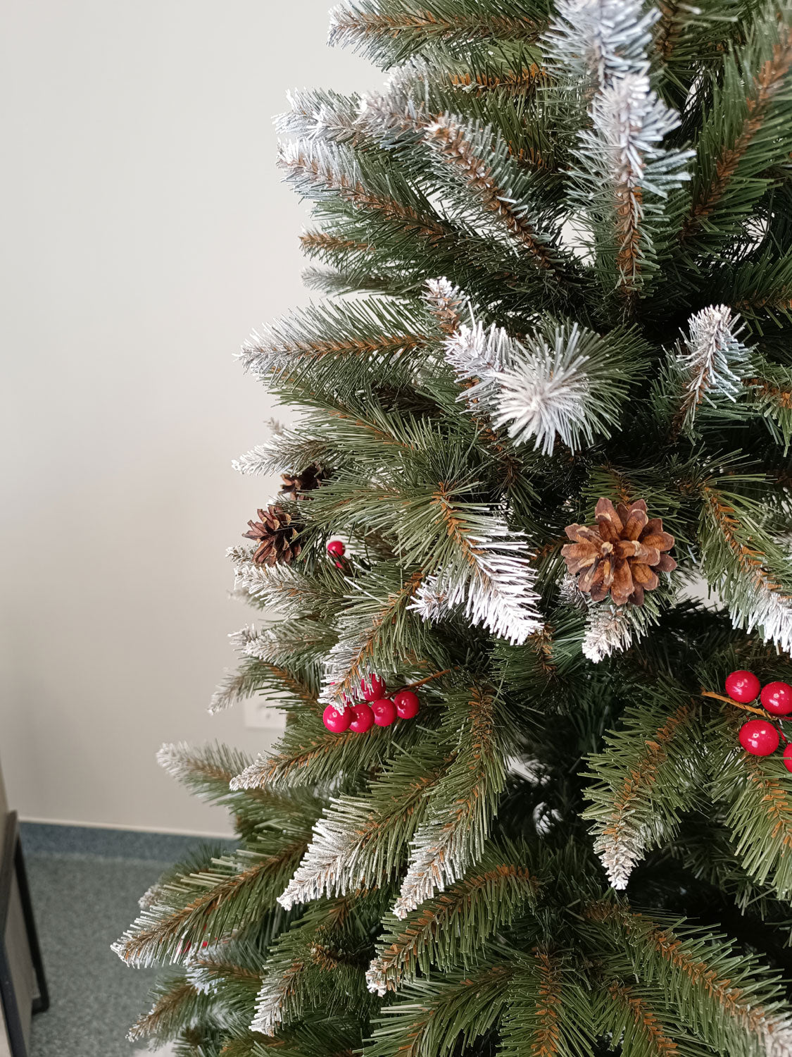 Brad artificial Christmas Deluxe by Sersimo, Frasin de Munte, 2D, 180cm