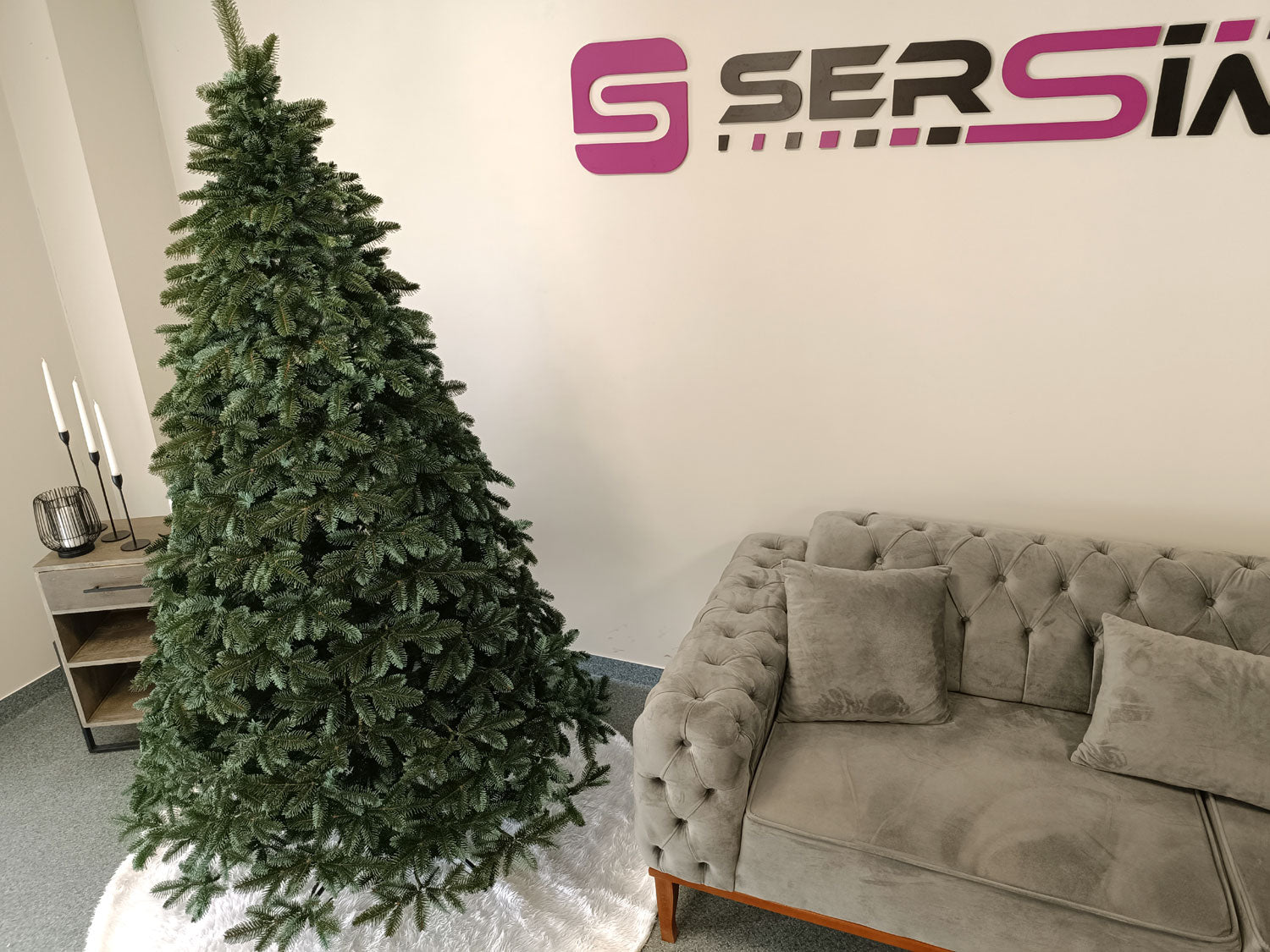Brad artificial Christmas Deluxe by Sersimo, Canada argintiu, 3D, 210cm